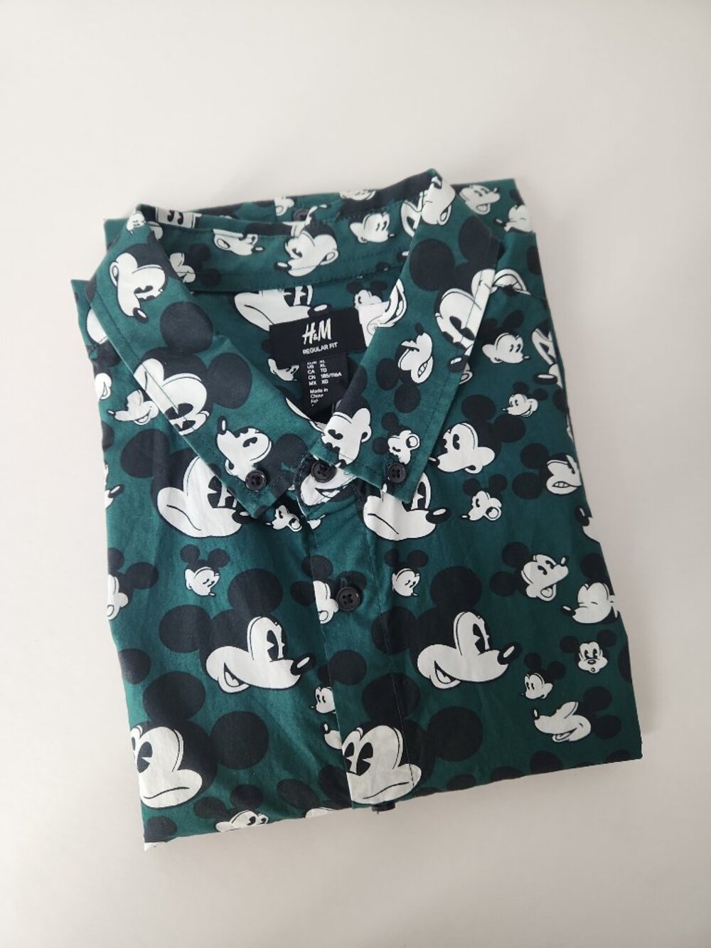 H&M x Disney Collab Mickey Mouse long sleeve green shirt men's regular fit XL